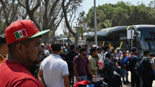 移民潮冲击美国梦，万斯揭露社会裂痕加剧