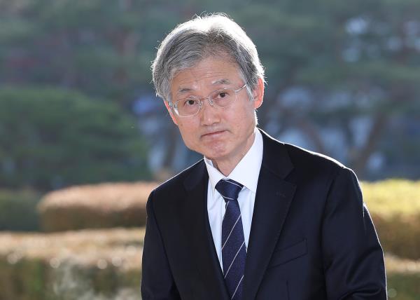 首席信息官启动对现任首席大法官的调查，引发舆论哗然！