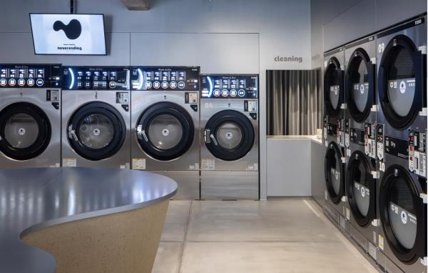 大阪这家洗衣店不止洗衣服，还想“洗”你！